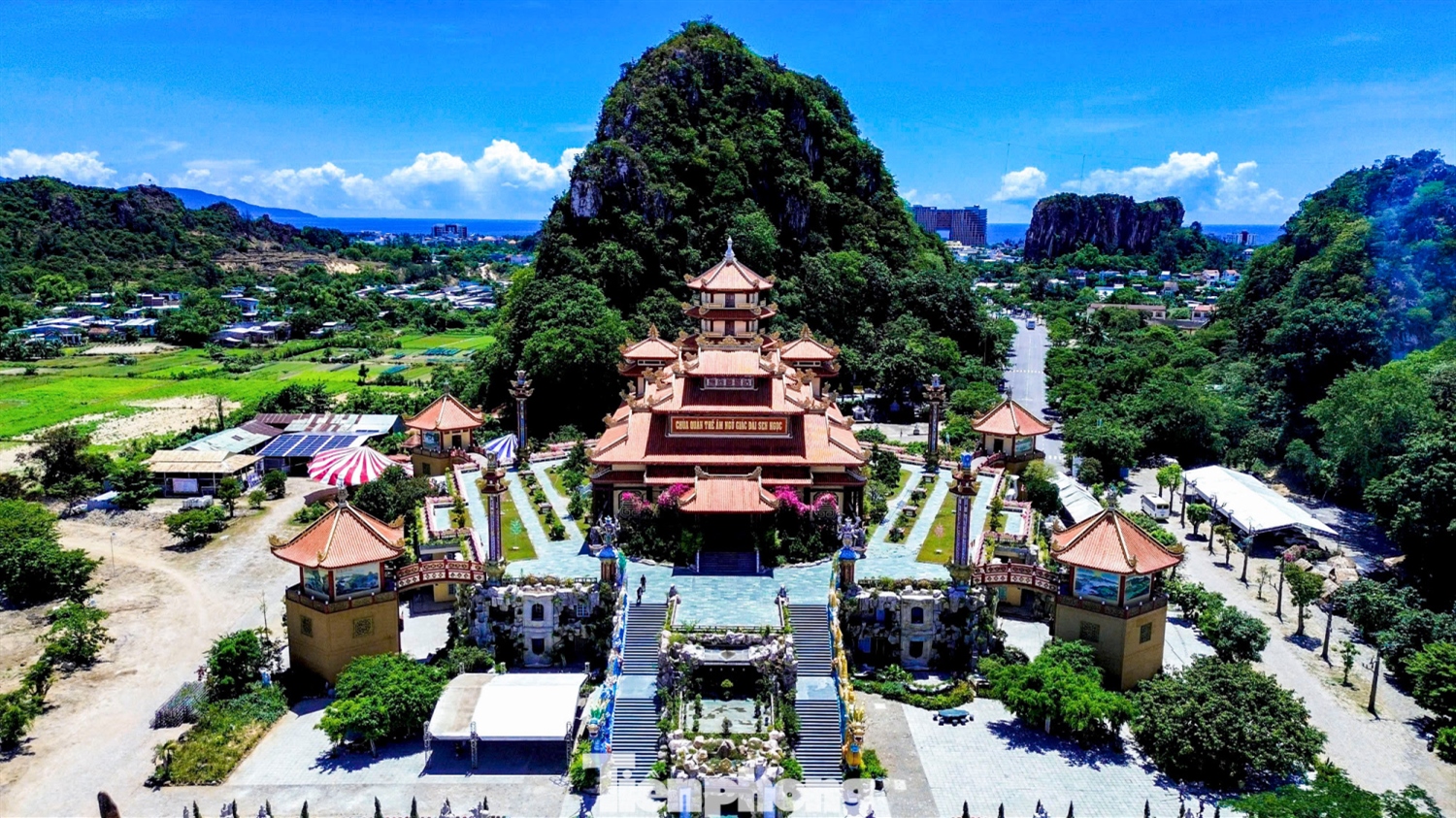 HUẾ - ĐẠI NỘI – LĂNG KHẢI ĐỊNH - ĐÀ NẴNG – SƠN TRÀ – BA NA HILLS